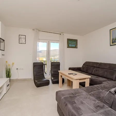 Ivanovi Dvori Villa *