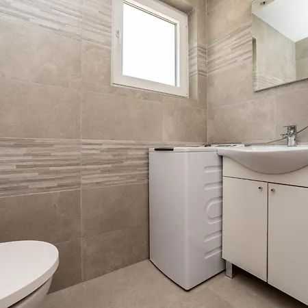 Villa Ivanovi Dvori Donji Karin