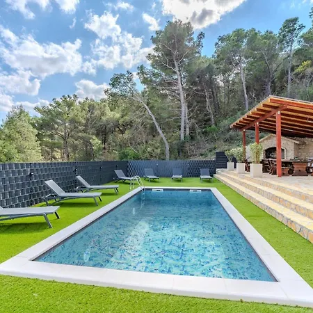 Ivanovi Dvori * Donji Karin