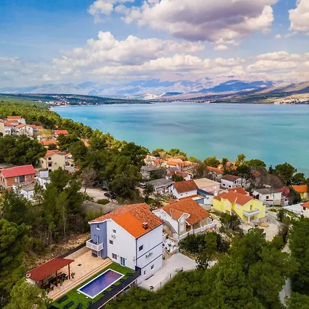 Ivanovi Dvori Donji Karin