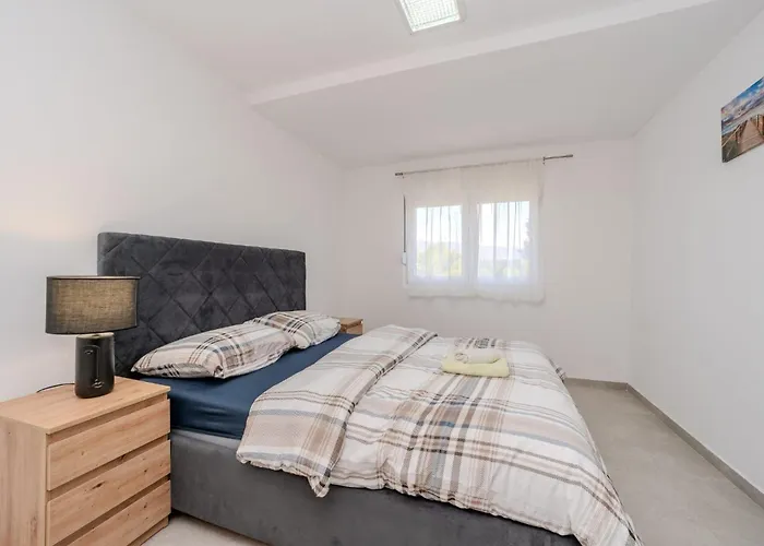 빌라 Ivanovi Dvori Donji Karin