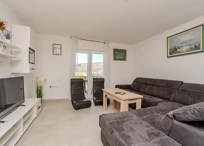 Ivanovi Dvori Villa *