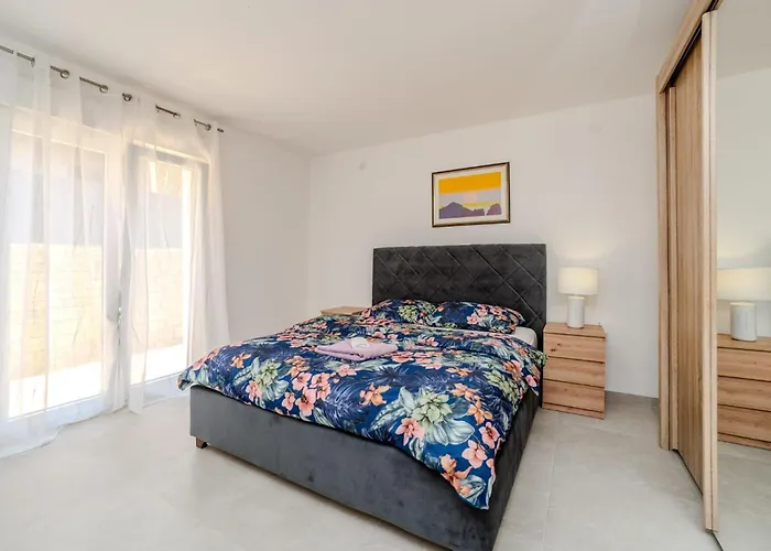 Ivanovi Dvori * Donji Karin