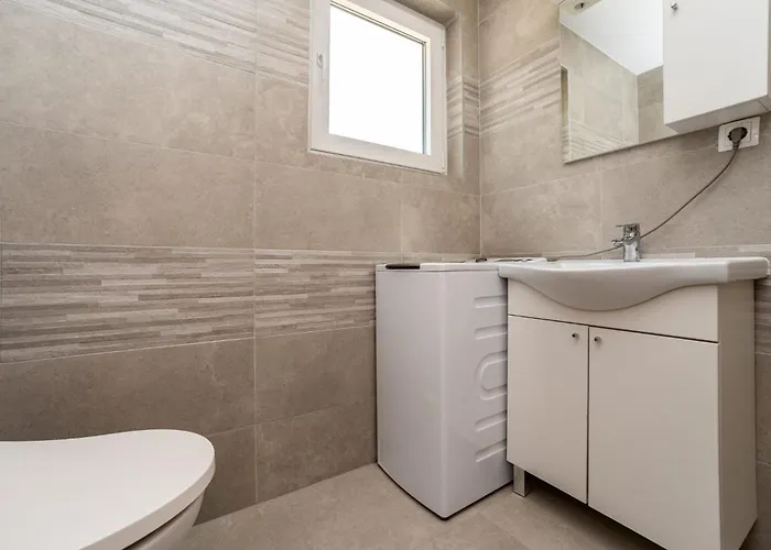 빌라 Ivanovi Dvori Donji Karin