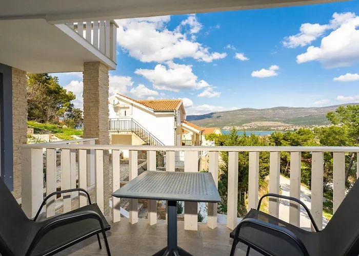 Ivanovi Dvori Villa *