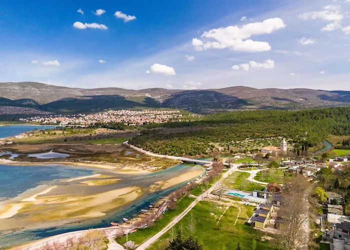 Ivanovi Dvori Villa *