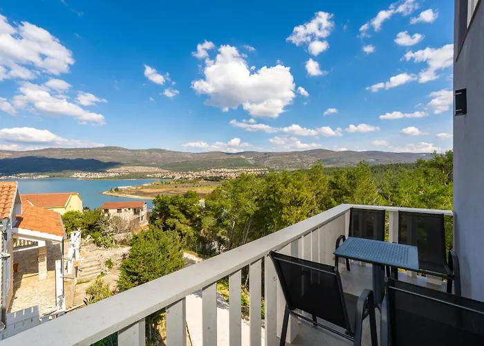 Ivanovi Dvori Villa Donji Karin