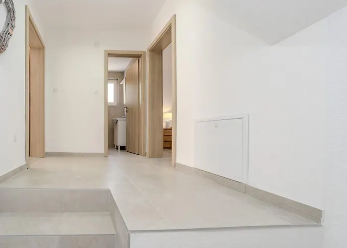 Villa Ivanovi Dvori Donji Karin