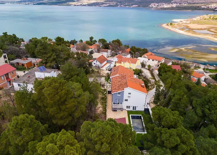 Ivanovi Dvori * Donji Karin