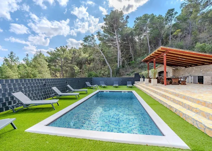 Ivanovi Dvori * Donji Karin