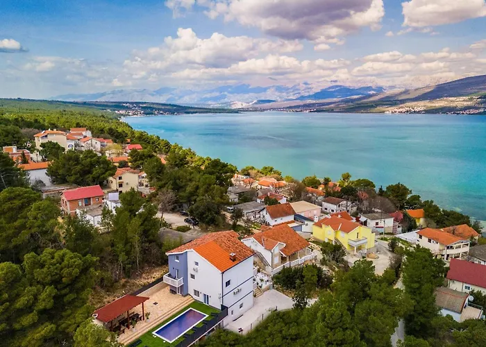 Ivanovi Dvori Donji Karin