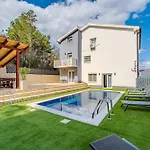 Ivanovi Dvori Villa