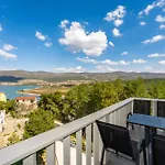 Ivanovi Dvori Villa Donji Karin