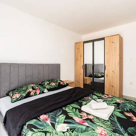 Ivanovi Dvori Donji Karin