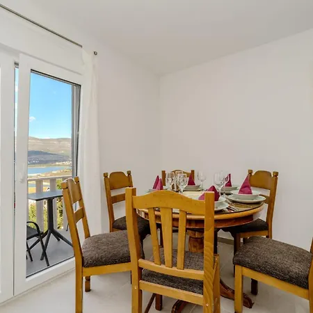 Ivanovi Dvori Donji Karin