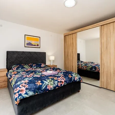 Ivanovi Dvori 别墅 *